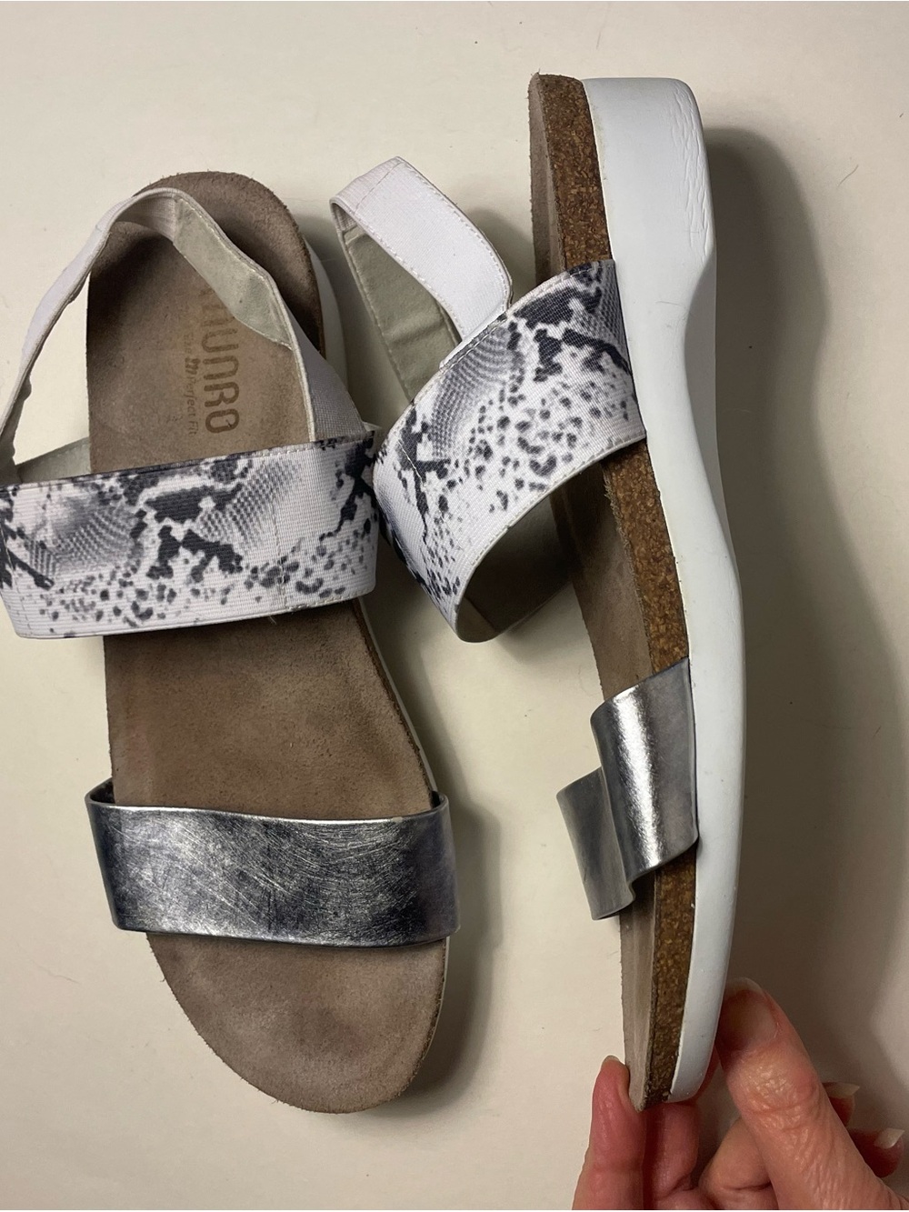Munro Pisces Silver Metallic & White Snake Slingback Sandals size 9.5